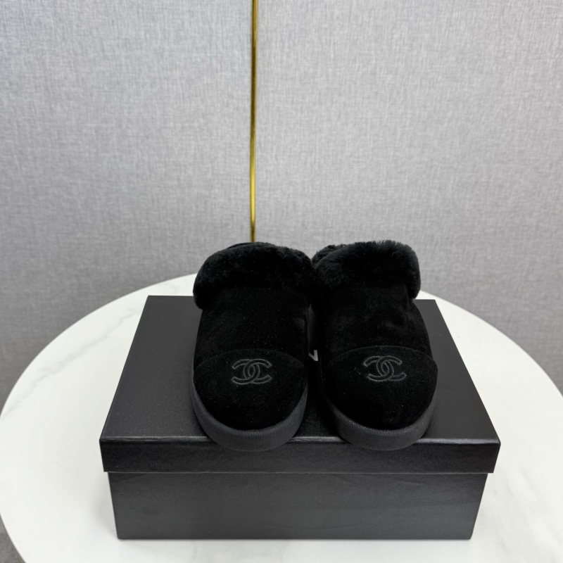 Ch**el slippers